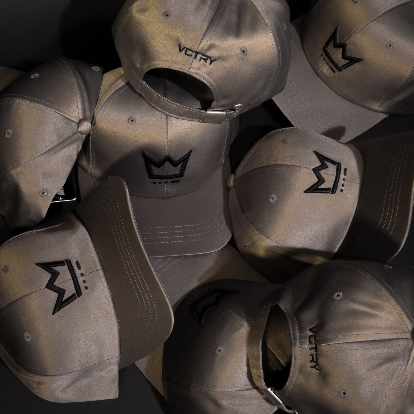 R19:16 Satin Hat Light Olive