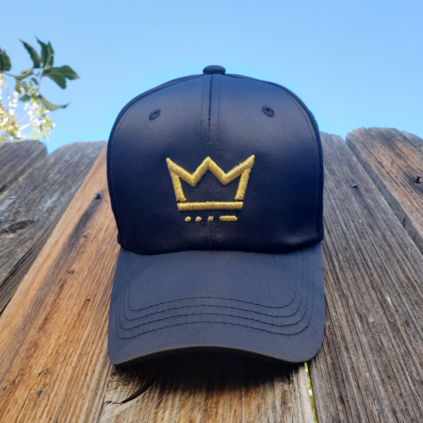 R19:16 Satin Hat Black/Metallic Gold